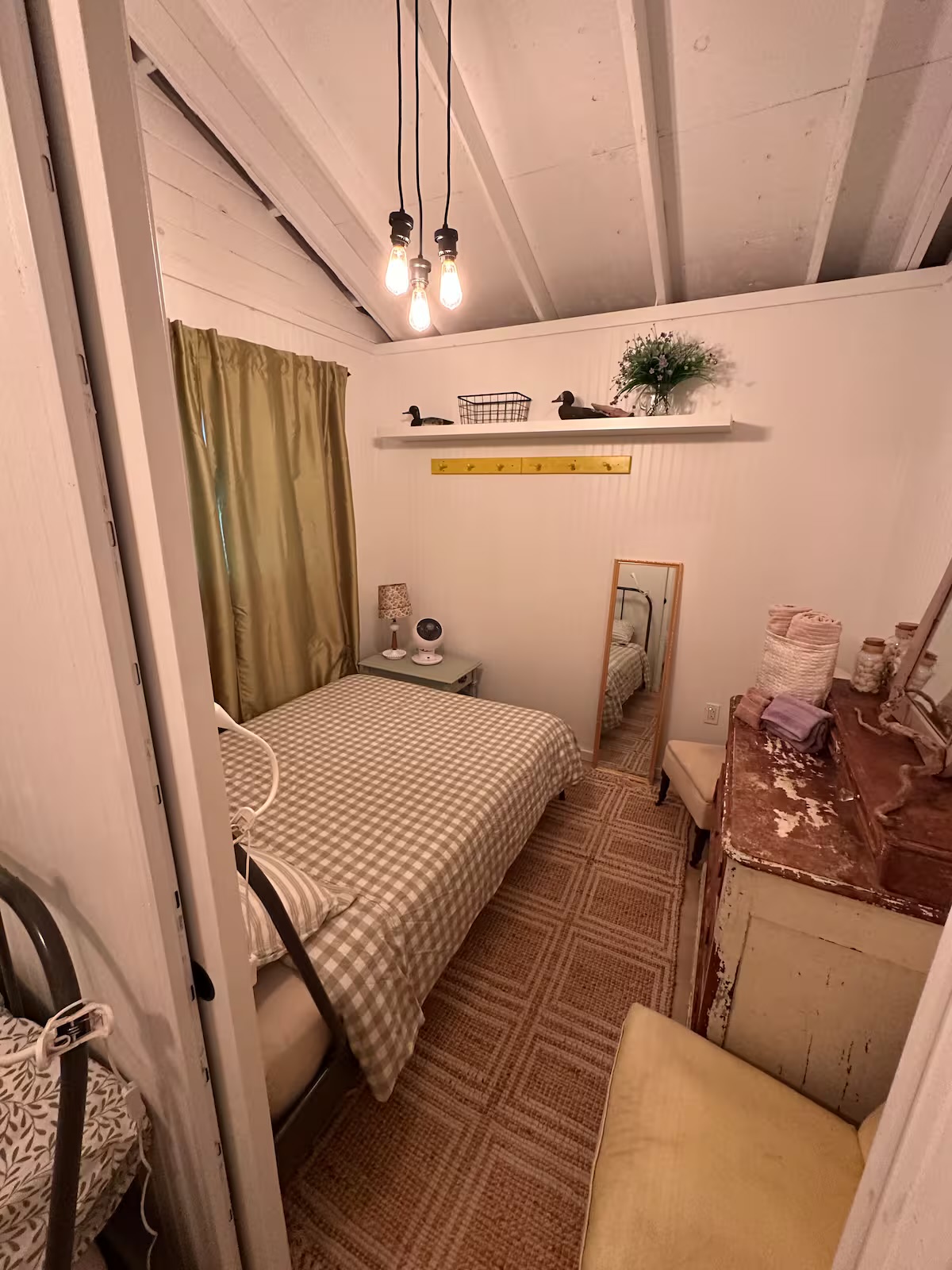 Cozy double bedroom with cottage furnishings